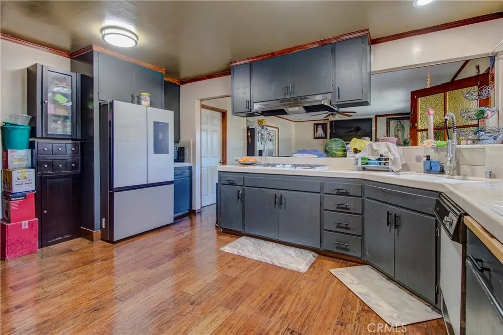 1402 S Poplar Street Santa Ana, CA 92704