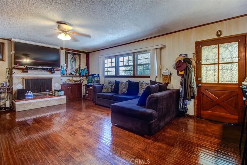 1402 S Poplar Street Santa Ana, CA 92704