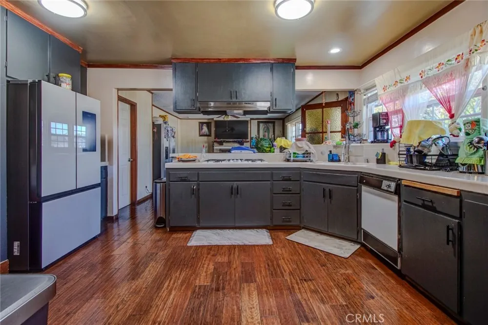 1402 S Poplar Street Santa Ana, CA 92704