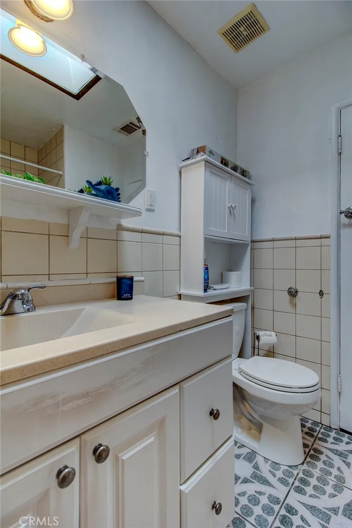 1402 S Poplar Street Santa Ana, CA 92704