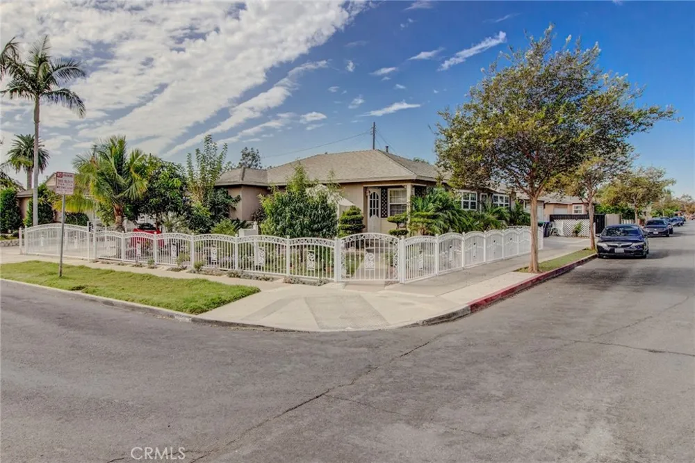 1402 S Poplar Street Santa Ana, CA 92704