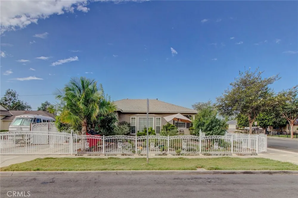 1402 S Poplar Street Santa Ana, CA 92704