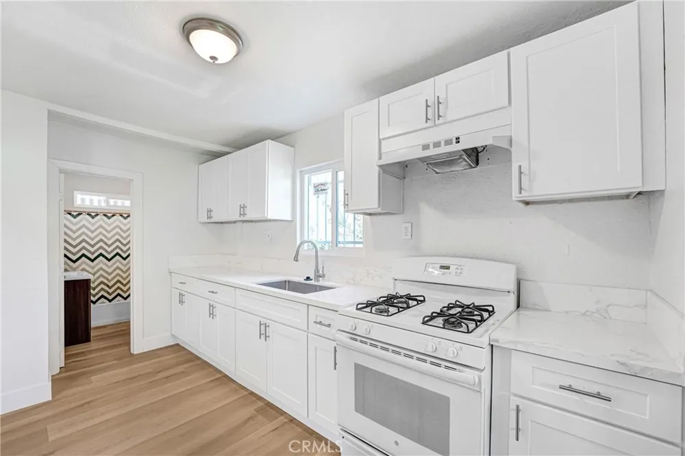 715 E 87th Place Los Angeles, CA 90002