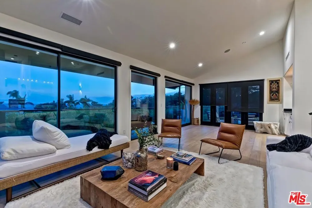 33002 Pacific Coast Highway Malibu, CA 90265