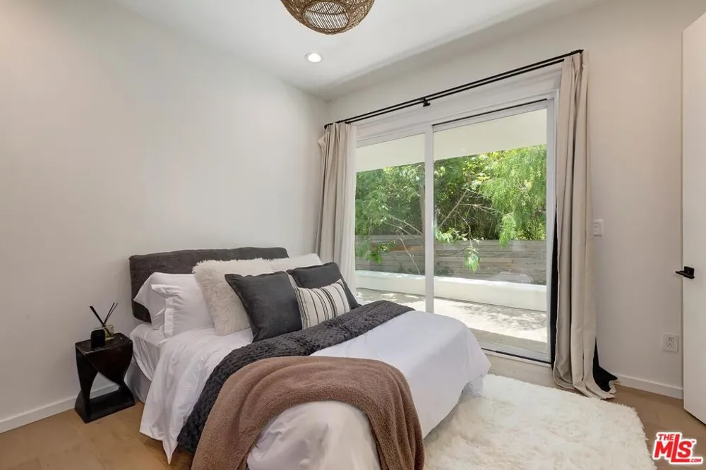 33002 Pacific Coast Highway Malibu, CA 90265