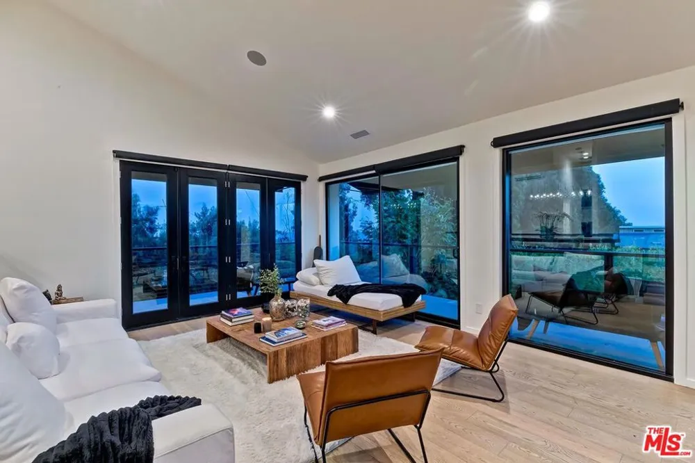 33002 Pacific Coast Highway Malibu, CA 90265