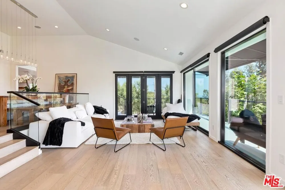 33002 Pacific Coast Highway Malibu, CA 90265
