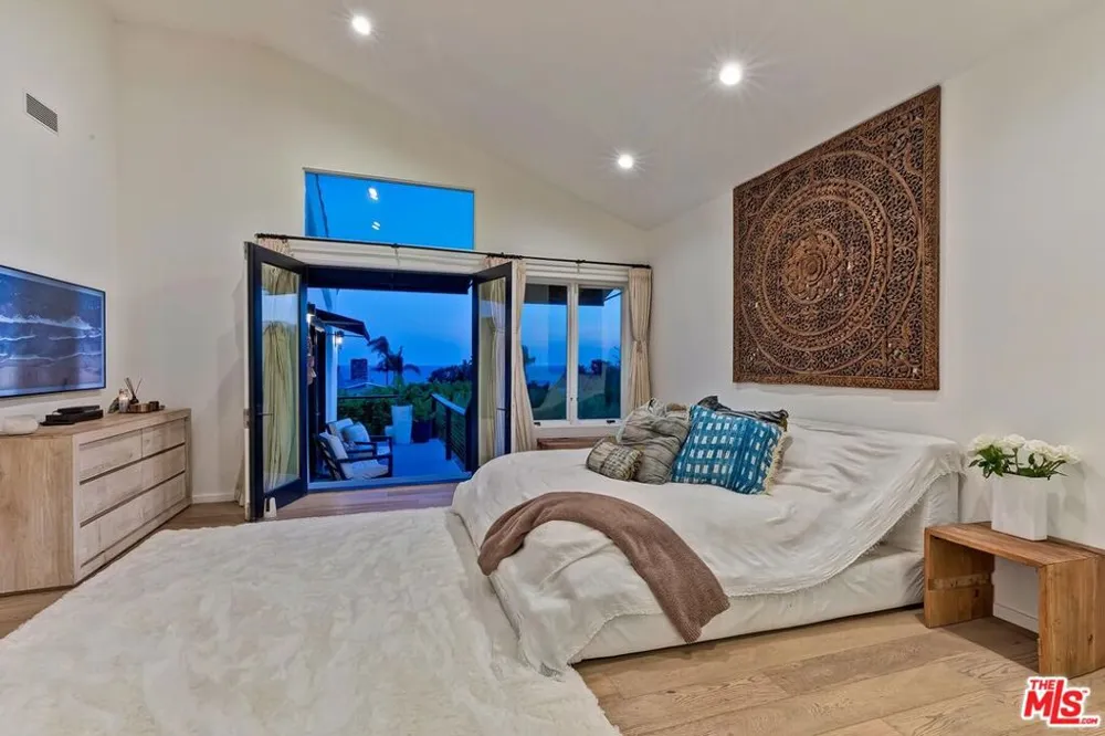 33002 Pacific Coast Highway Malibu, CA 90265