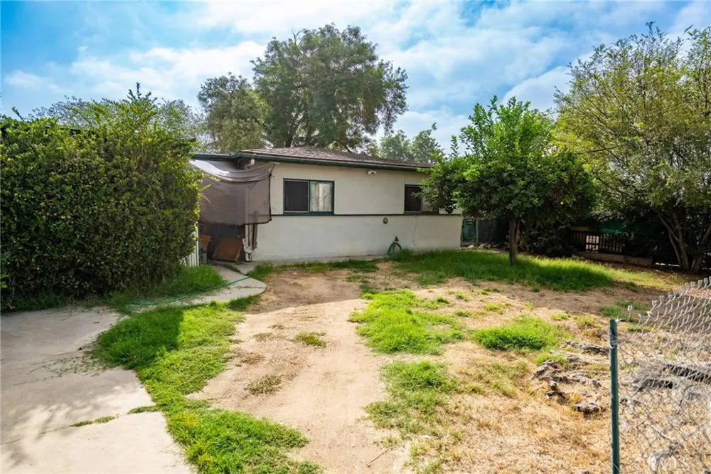 6705 Valaria Drive Highland, CA 92346