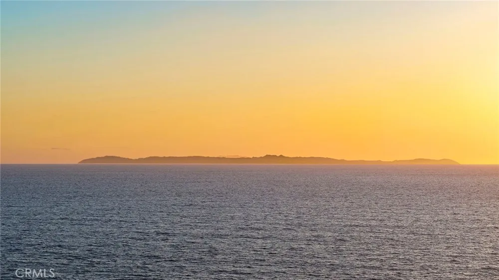 37 Blue Lagoon Laguna Beach, CA 92651