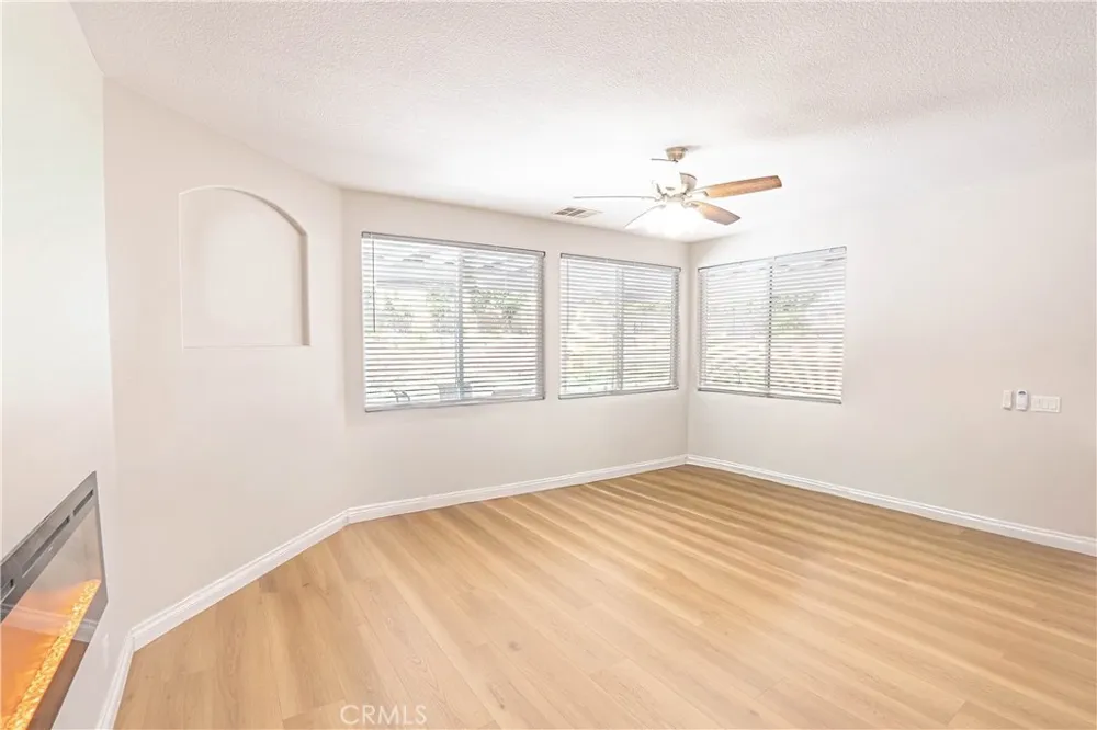29223 Bernardo Valencia, CA 91354