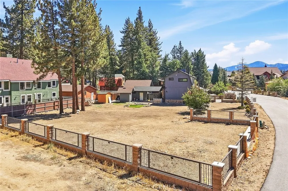 39196 Seminole Drive Fawnskin, CA 92333