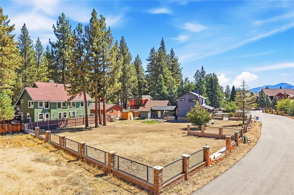 39196 Seminole Drive Fawnskin, CA 92333