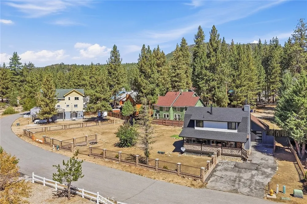 39196 Seminole Drive Fawnskin, CA 92333