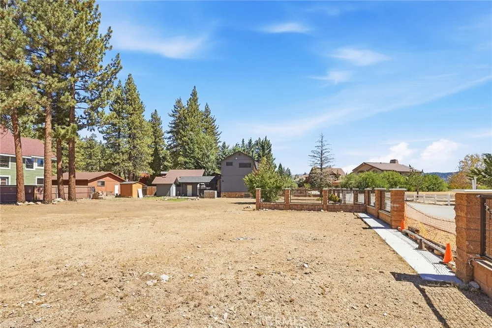 39196 Seminole Drive Fawnskin, CA 92333