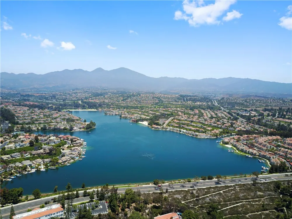 28162 Palmada Mission Viejo, CA 92692