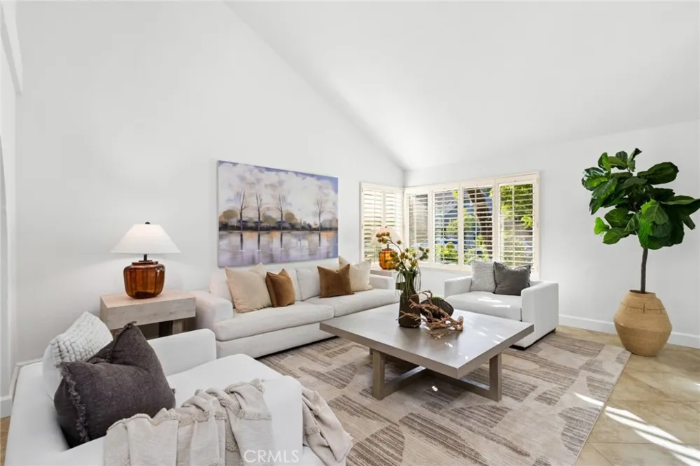 28162 Palmada Mission Viejo, CA 92692
