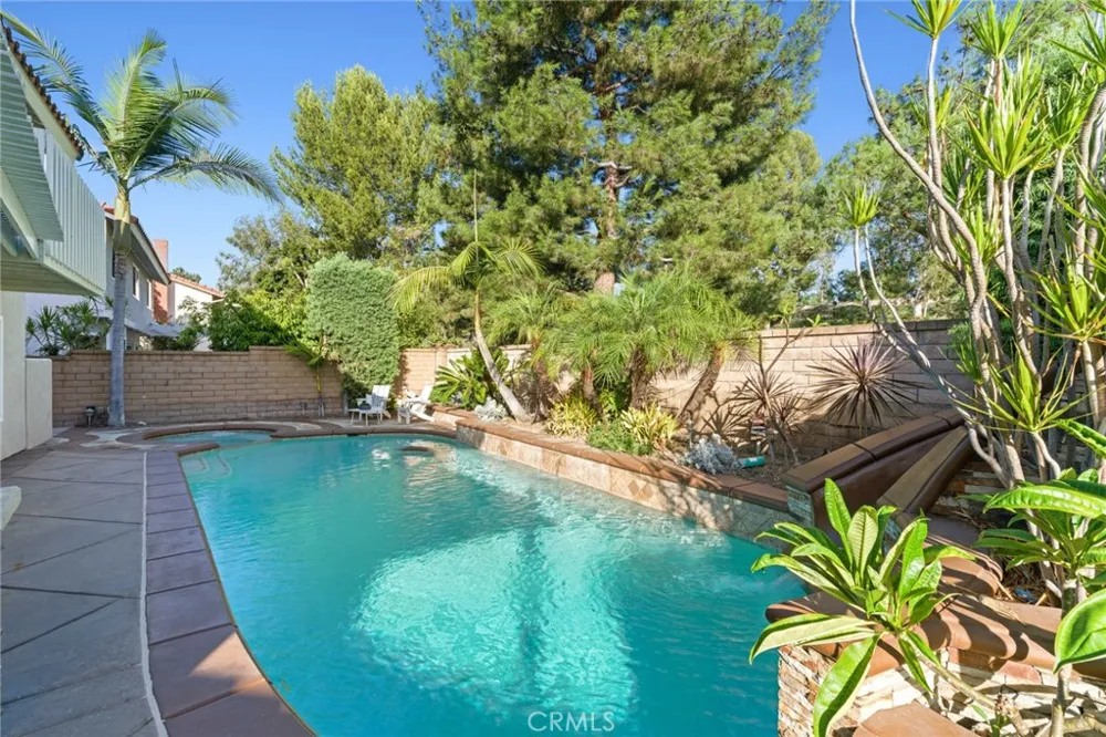 28162 Palmada Mission Viejo, CA 92692