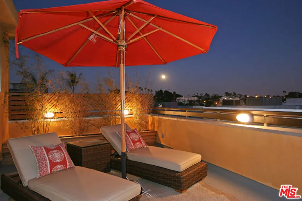 2216 Main Street #204 Santa Monica, CA 90405