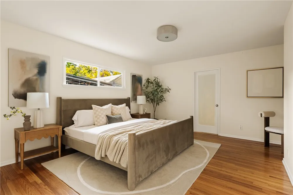 23642 Oxnard Woodland Hills, CA 91367