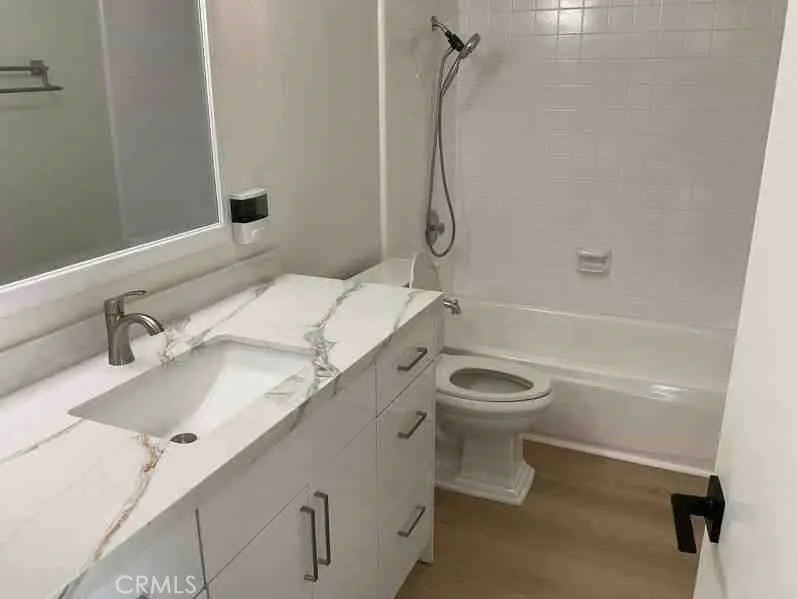 6437 E Calle Del Norte Anaheim, CA 92807