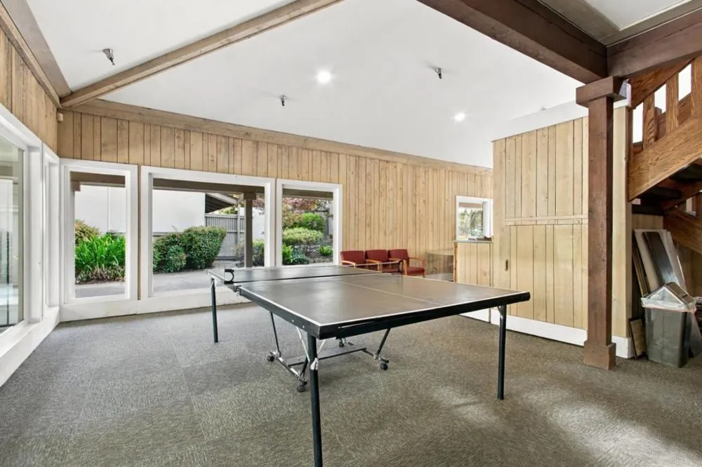 19111 Vineyard Saratoga, CA 95070