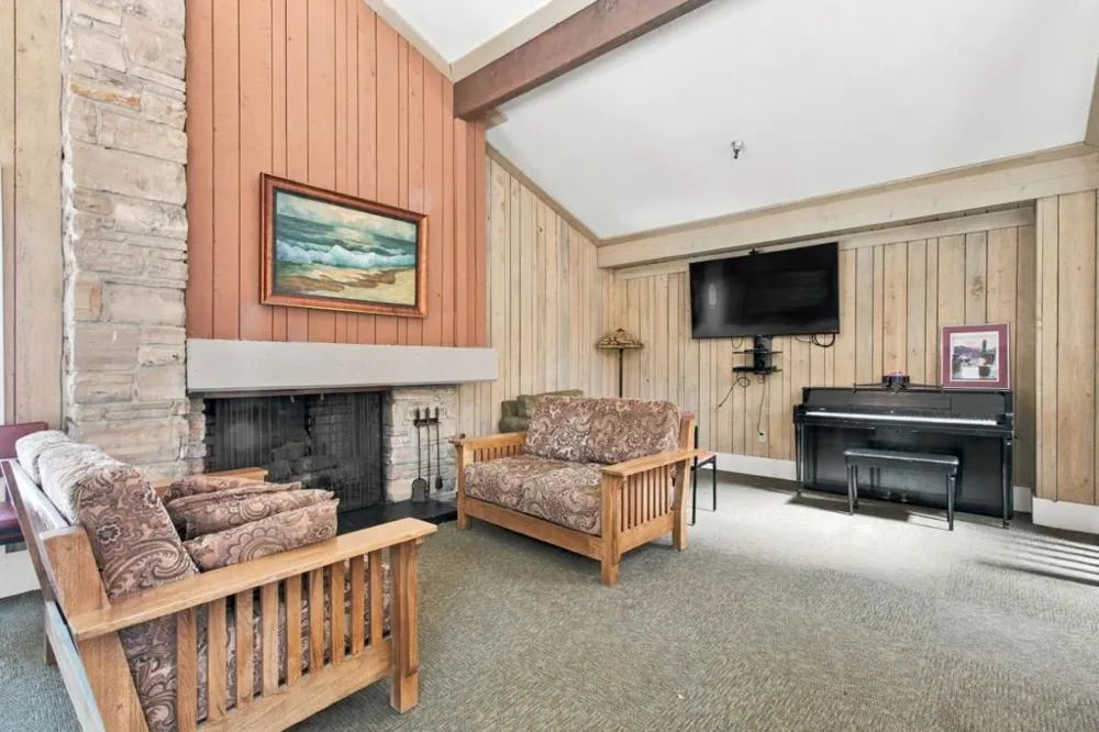 19111 Vineyard Saratoga, CA 95070