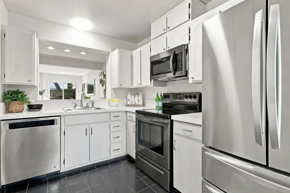 19111 Vineyard Saratoga, CA 95070