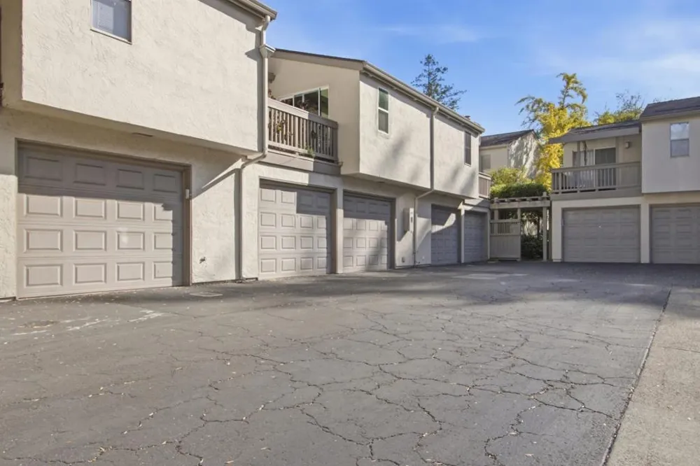 19111 Vineyard Saratoga, CA 95070