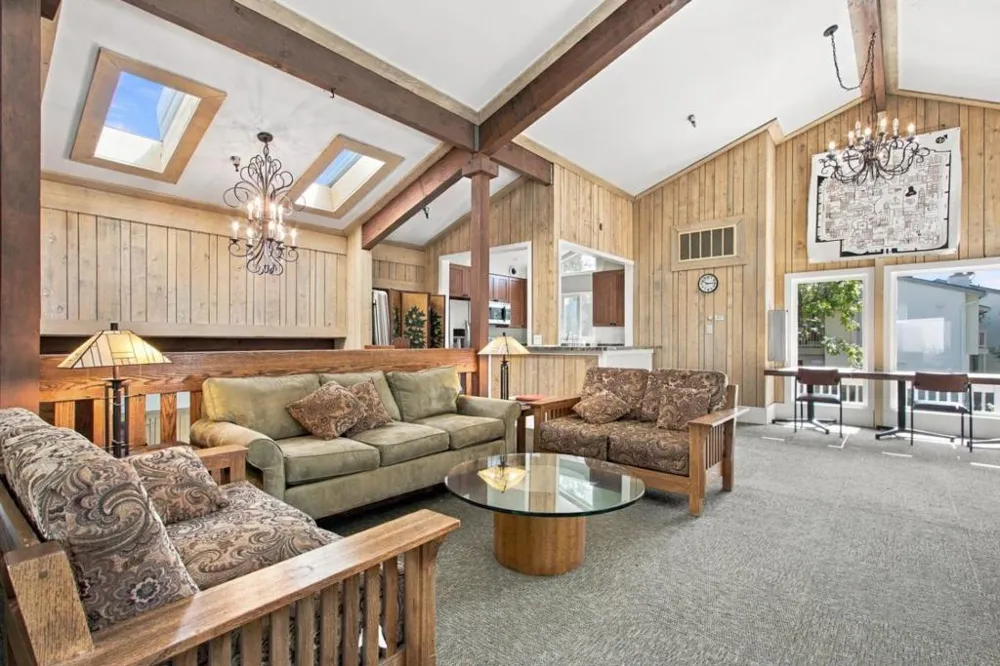 19111 Vineyard Saratoga, CA 95070