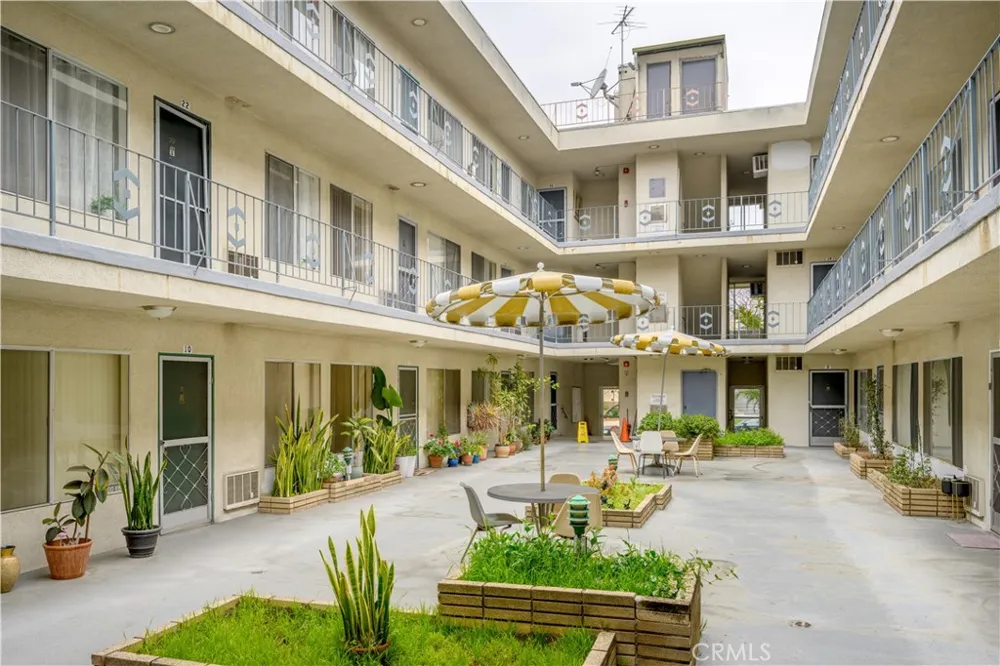 1422 Curson Avenue #1 Los Angeles, CA 90046