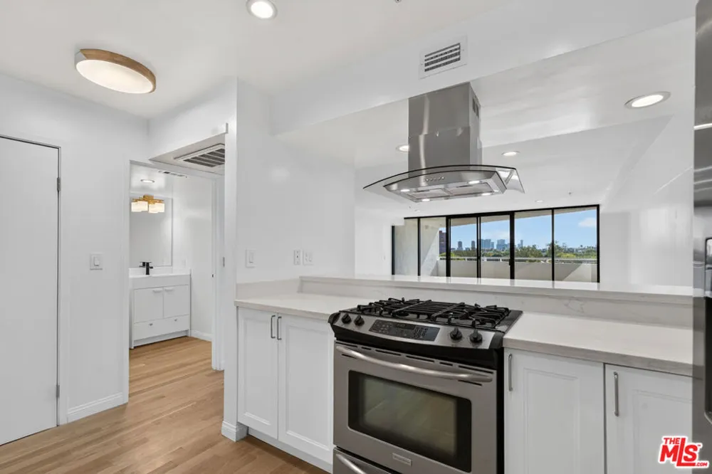 8704 Santa Monica Boulevard #PH3 West Hollywood, CA 90069