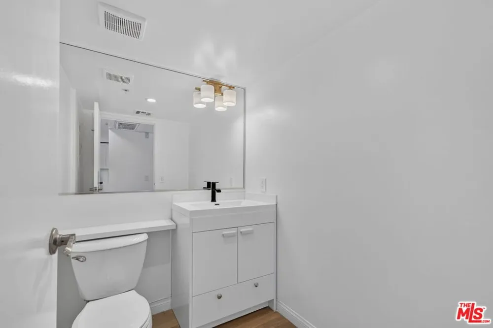 8704 Santa Monica Boulevard #PH3 West Hollywood, CA 90069