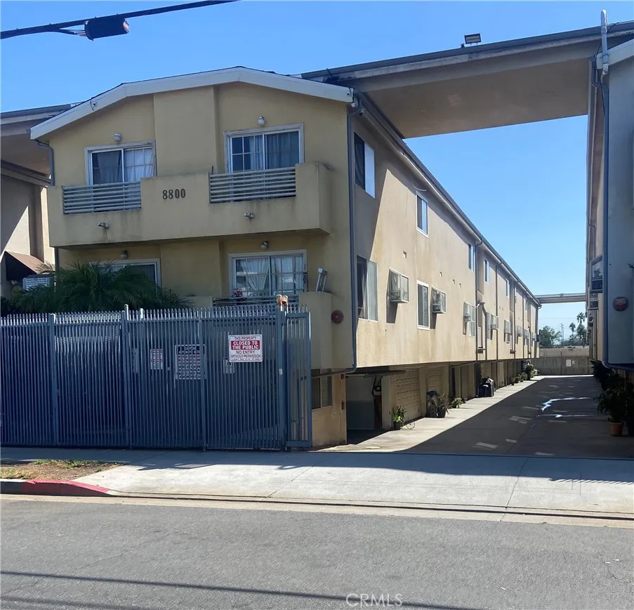 8800 Burnet #16 Los Angeles, CA 91343