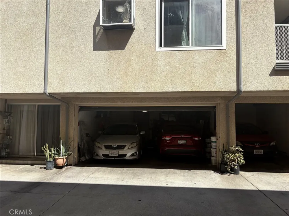 8800 Burnet #16 Los Angeles, CA 91343