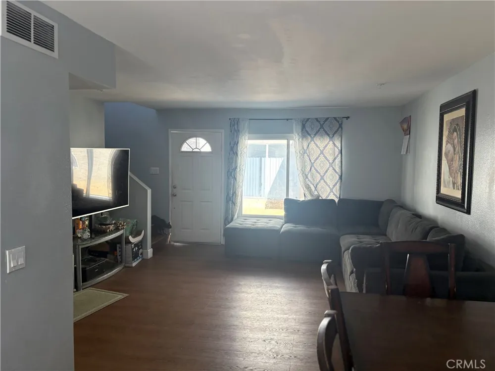 8800 Burnet #16 Los Angeles, CA 91343