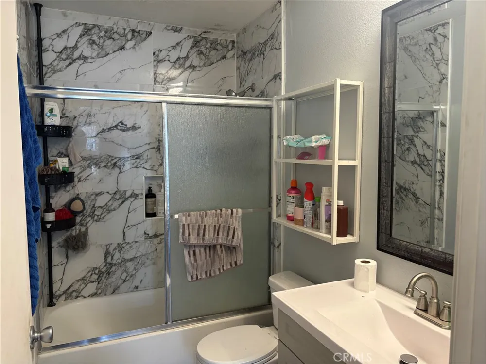 8800 Burnet #16 Los Angeles, CA 91343