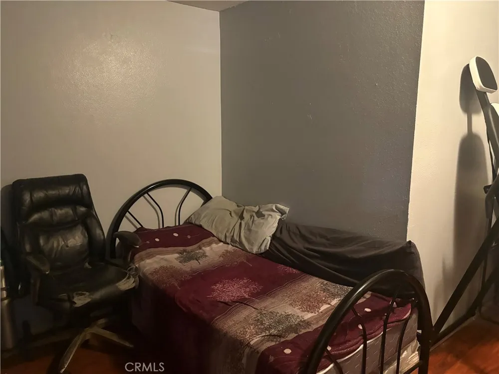 8800 Burnet #16 Los Angeles, CA 91343