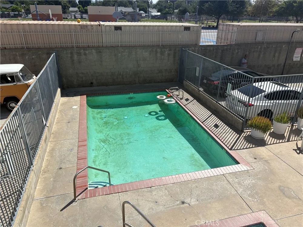 8800 Burnet #16 Los Angeles, CA 91343