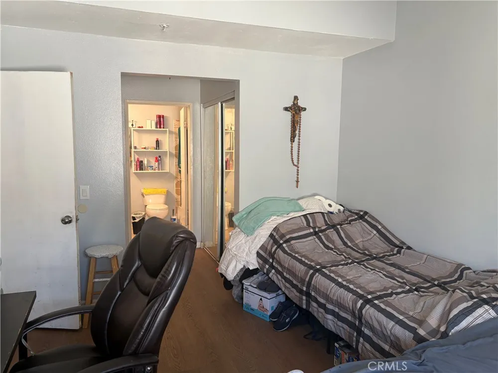 8800 Burnet #16 Los Angeles, CA 91343