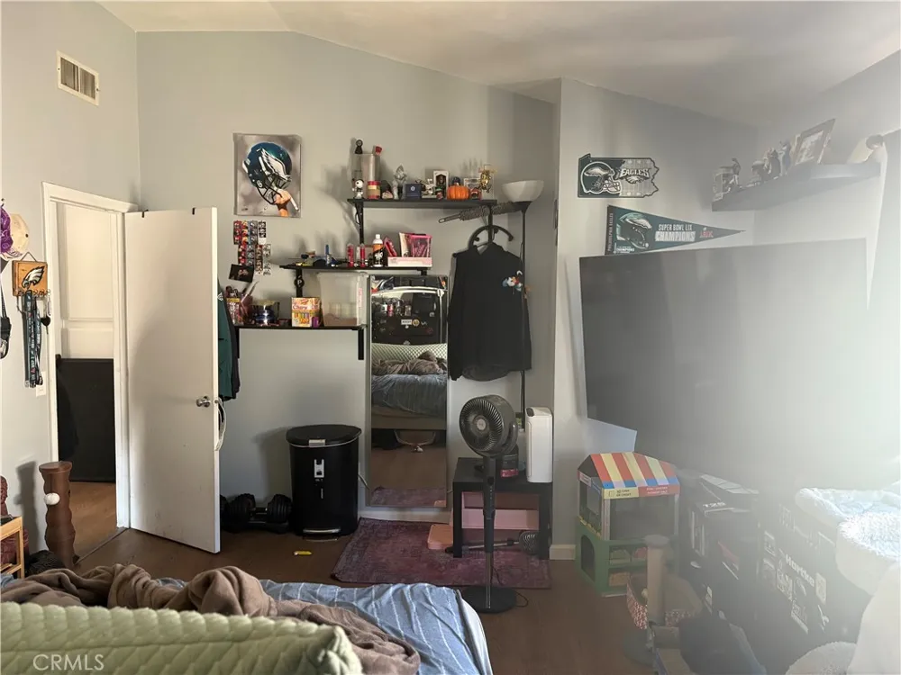 8800 Burnet #16 Los Angeles, CA 91343