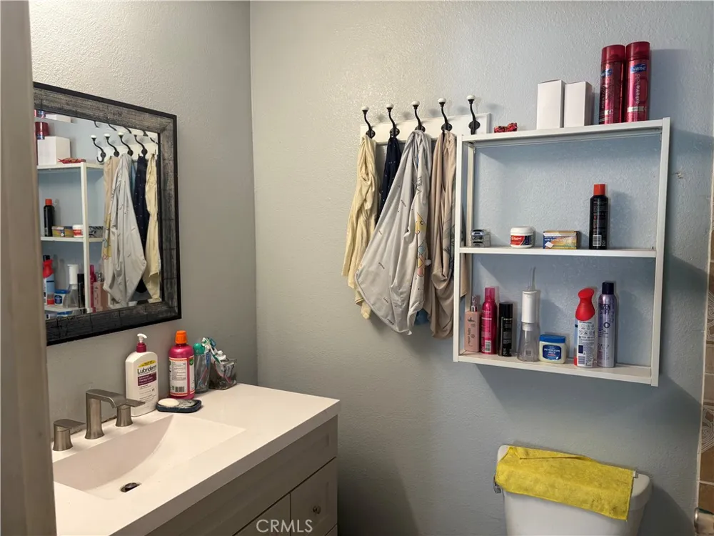 8800 Burnet #16 Los Angeles, CA 91343
