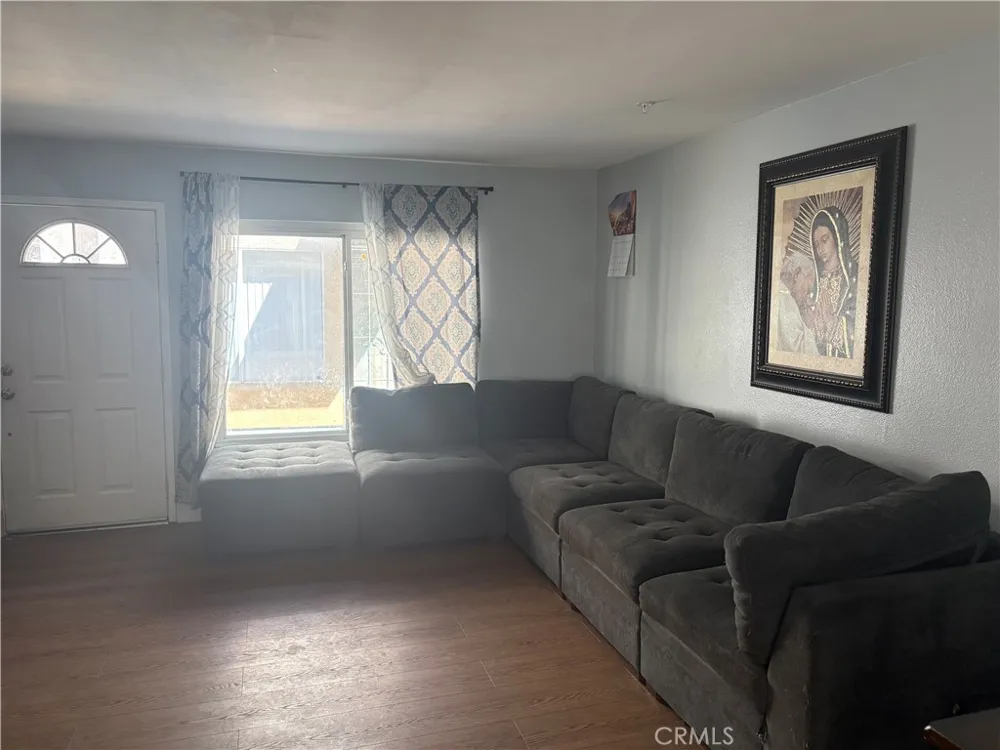 8800 Burnet #16 Los Angeles, CA 91343