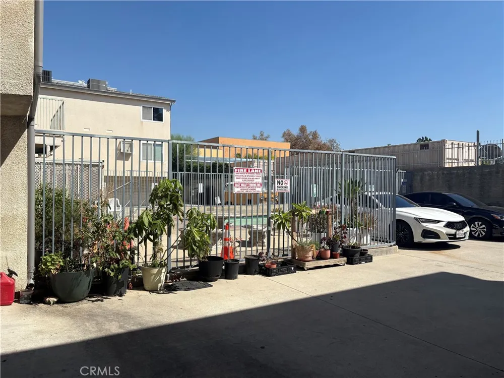 8800 Burnet #16 Los Angeles, CA 91343