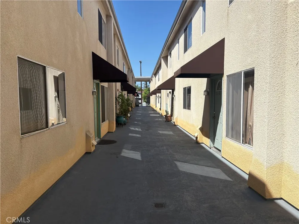 8800 Burnet #16 Los Angeles, CA 91343