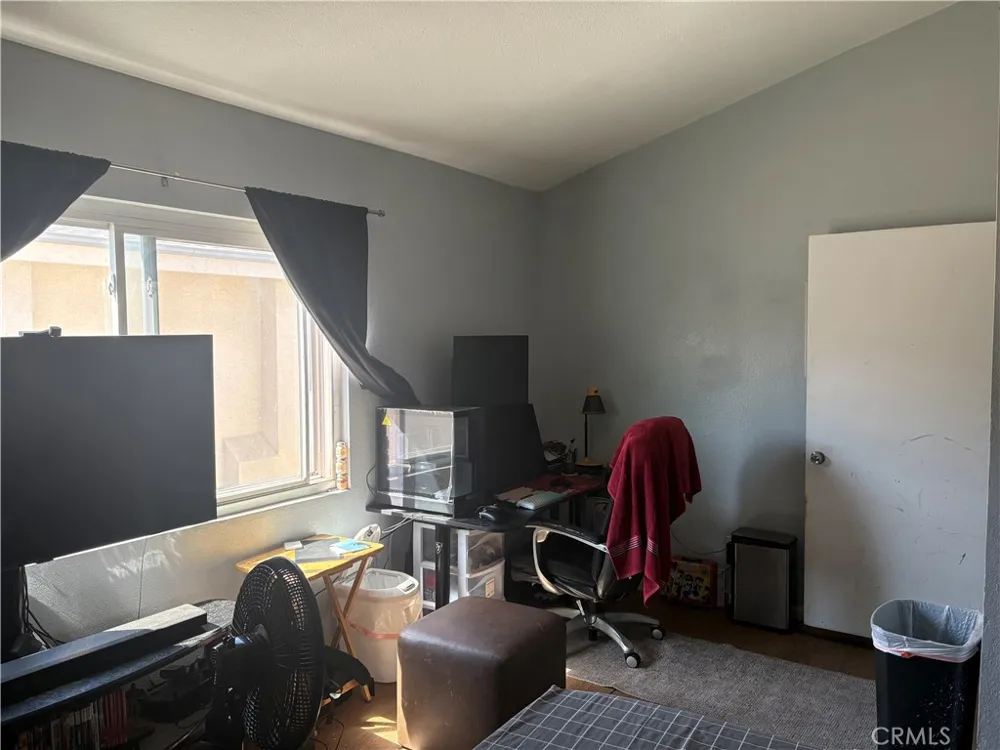 8800 Burnet #16 Los Angeles, CA 91343