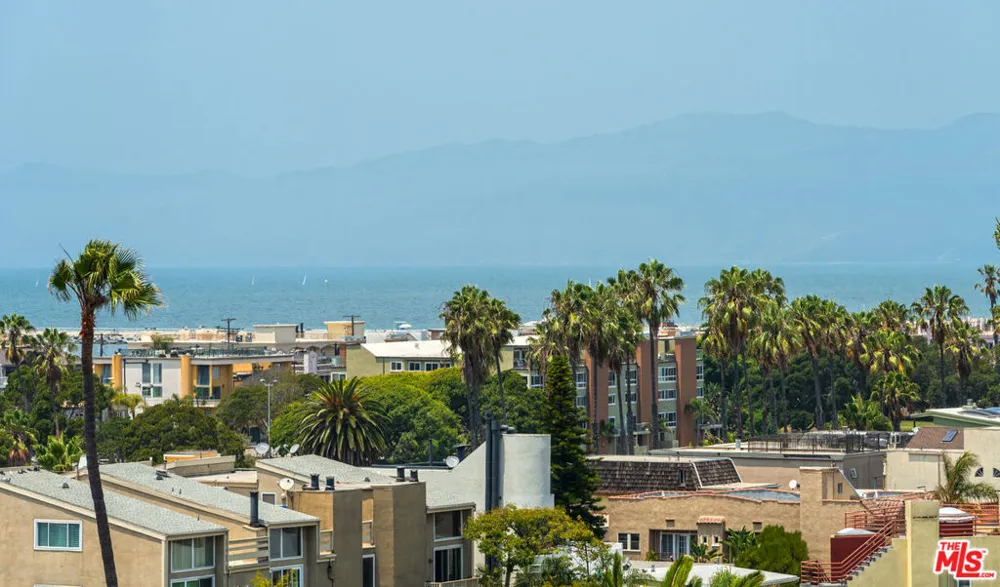 7742 Redlands Street #D3043 Los Angeles, CA 90293