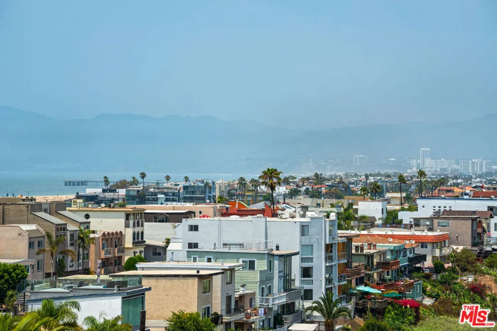 7742 Redlands Street #D3043 Los Angeles, CA 90293