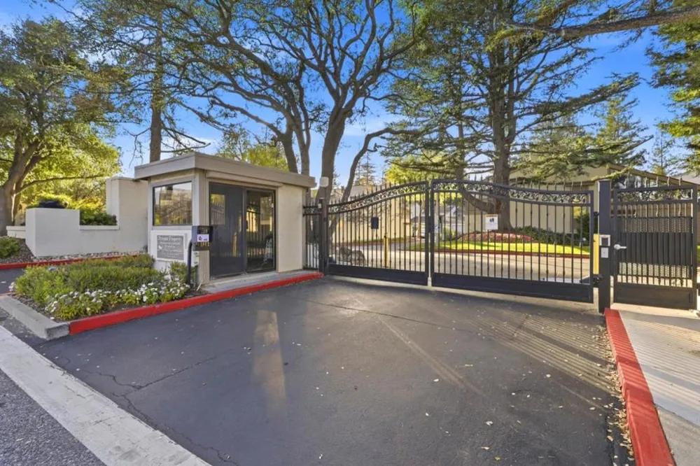 19554 Vineyard Lane Saratoga, CA 95070
