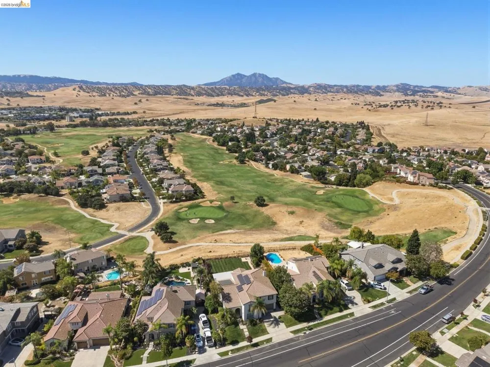 171 E Country Club Dr Brentwood, CA 94513